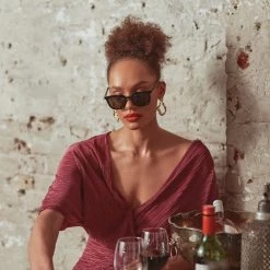 LINDA FARROW (U.K.) Burton D-Frame Sunglasses In Black 7 LINDA FARROW (U.K.) Burton D-Frame Sunglasses In Black