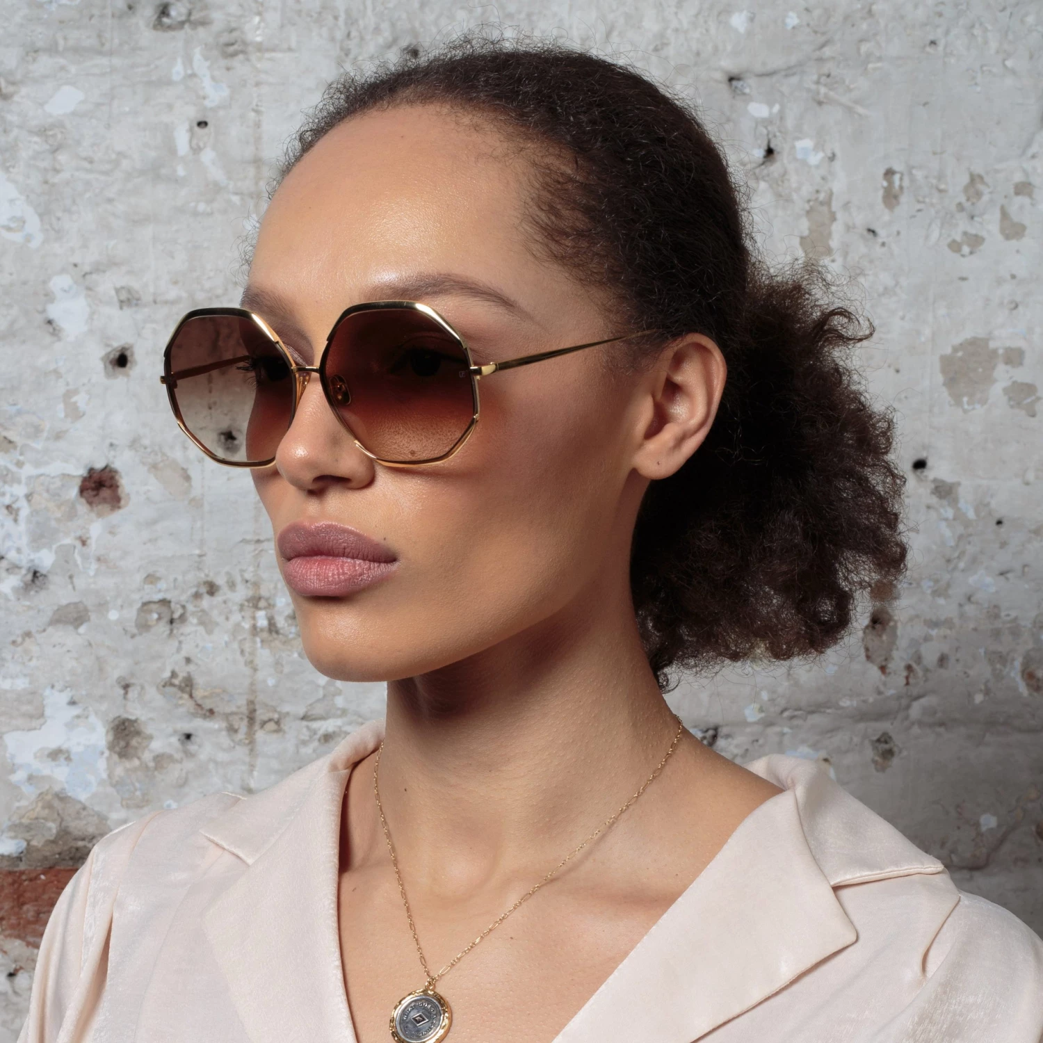 LINDA FARROW (U.K.) Camila Oversized Sunglasses In Yellow Gold Women's 2 LINDA FARROW (U.K.) Camila Oversized Sunglasses In Yellow Gold Women's