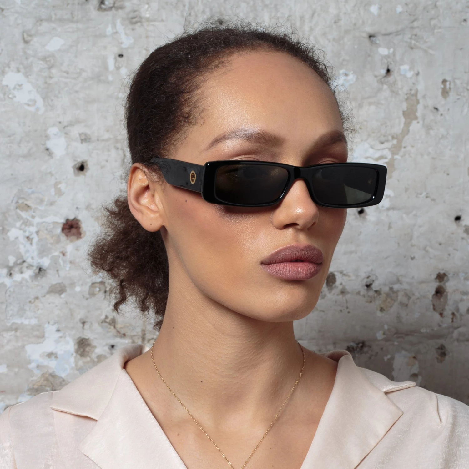 LINDA FARROW (U.K.) Dania Rectangular Sunglasses In Black Women's 2 LINDA FARROW (U.K.) Dania Rectangular Sunglasses In Black Women's
