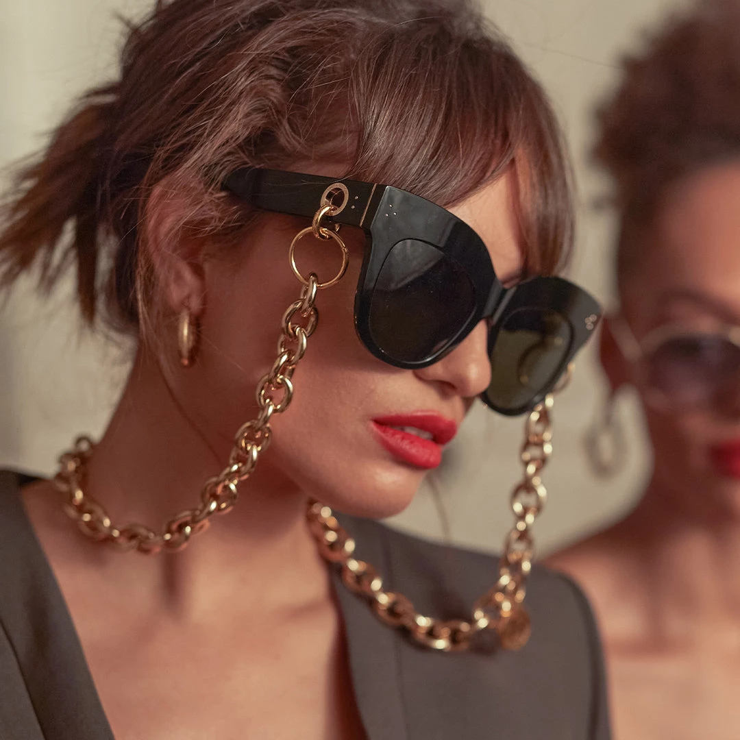 Linda Farrow Women's The Dunaway | Oversized Sunglasses In Black Frame (C1) 2 Linda Farrow Women's The Dunaway | Oversized Sunglasses In Black Frame (C1)