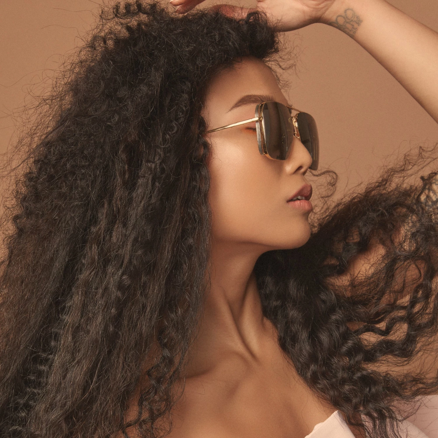 LINDA FARROW (U.K.) Women's The Asher | Aviator Sunglasses In White Gold Frame (C2) 2 LINDA FARROW (U.K.) Women's The Asher | Aviator Sunglasses In White Gold Frame (C2)