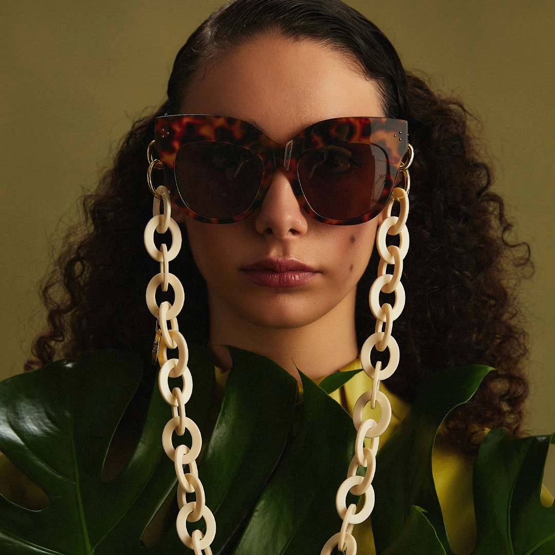 LINDA FARROW (U.K.) Women's The Dunaway | Oversized Sunglasses In Tortoiseshell Frame (C2) 2 LINDA FARROW (U.K.) Women's The Dunaway | Oversized Sunglasses In Tortoiseshell Frame (C2)