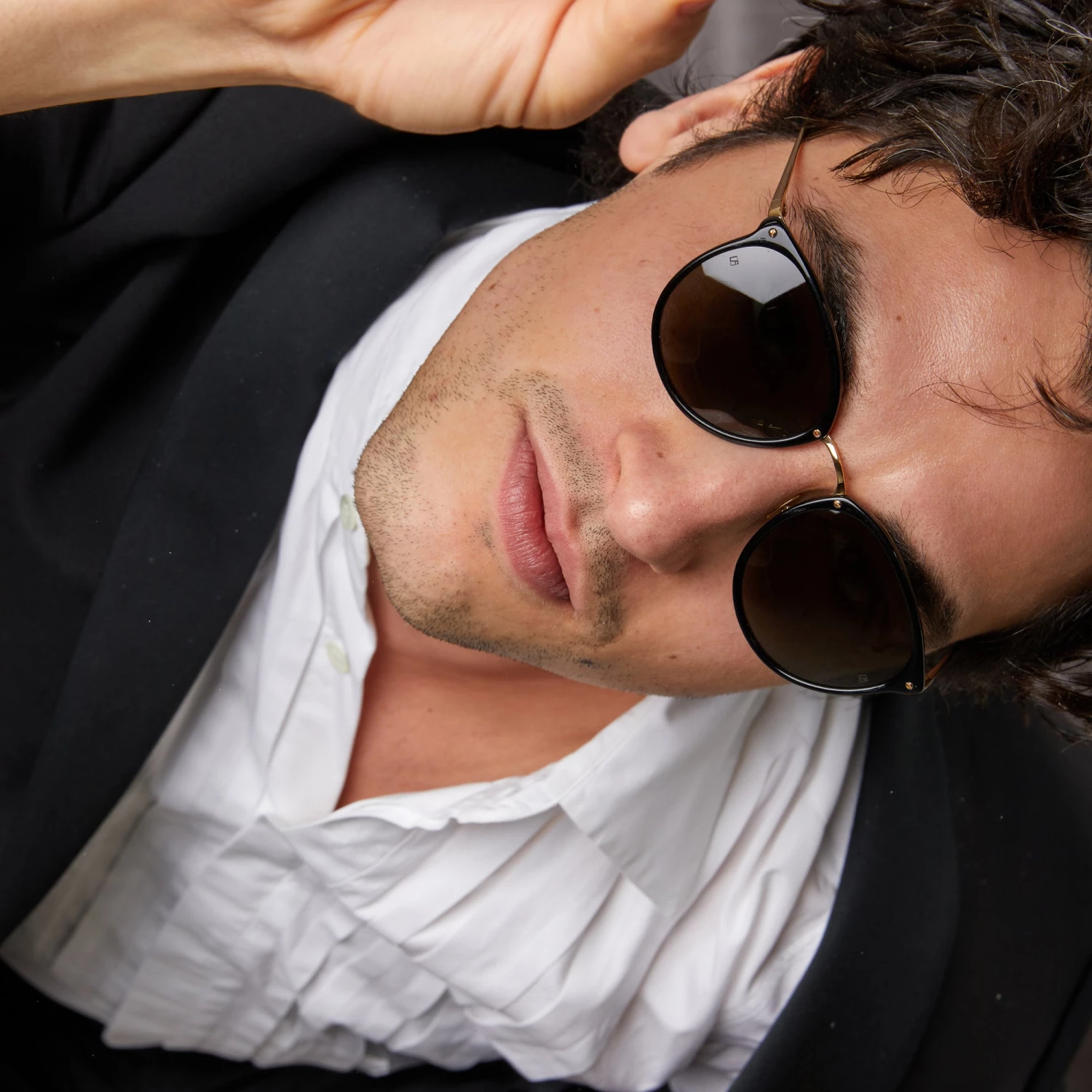 Linda Farrow The Calthorpe | Men's Oval Sunglasses In Black Frame(C13) Women's 2 Linda Farrow The Calthorpe | Men's Oval Sunglasses In Black Frame(C13) Women's