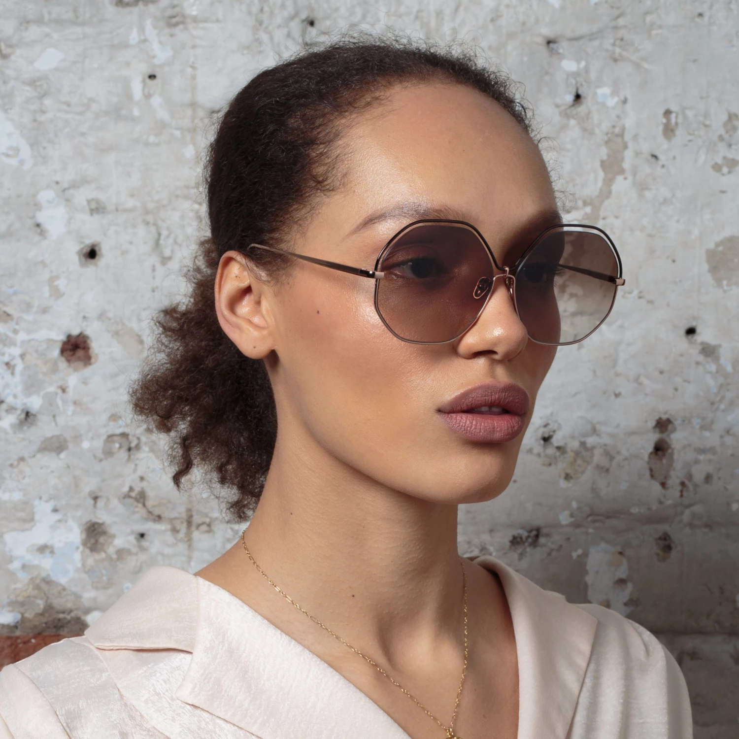 LINDA FARROW (U.K.) Lorena Oversized Sunglasses In Rose Gold Women's 2 LINDA FARROW (U.K.) Lorena Oversized Sunglasses In Rose Gold Women's