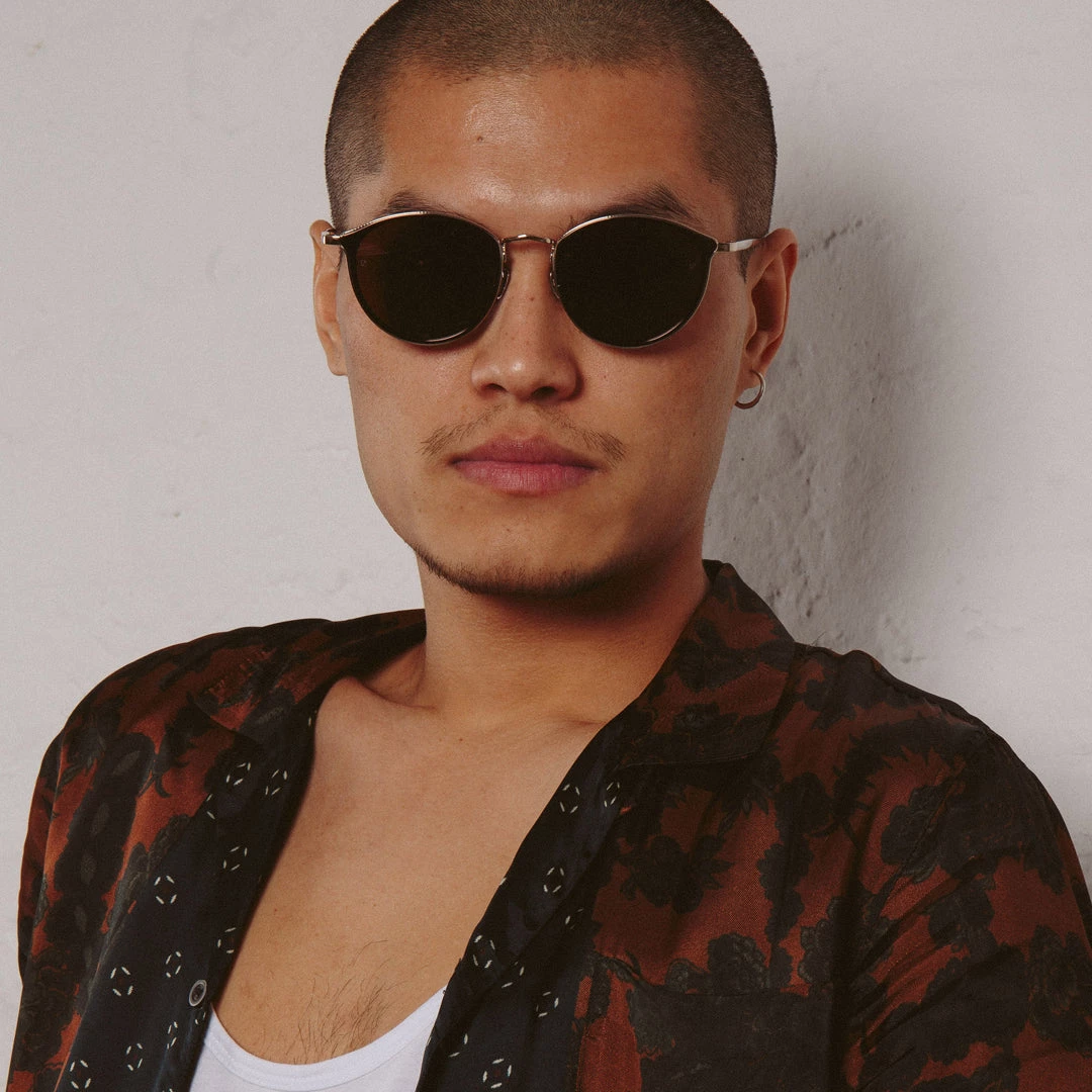 LINDA FARROW (U.K.) Luis Oval Sunglasses In Light Gold And Brown (Men's) 2 LINDA FARROW (U.K.) Luis Oval Sunglasses In Light Gold And Brown (Men's)